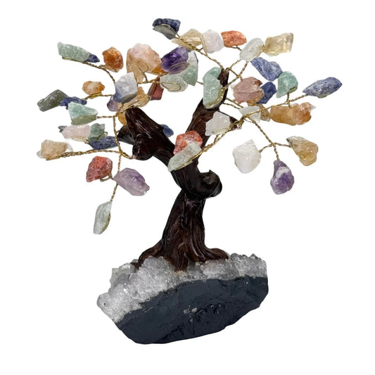Edelstenen boom met verschillende soorten mineralen.