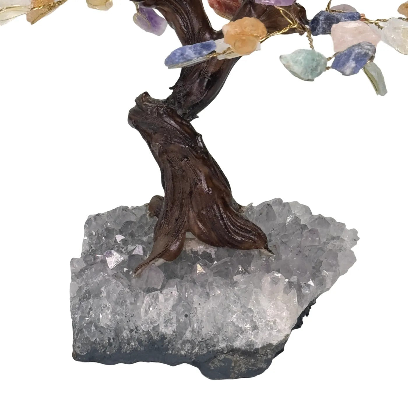 Edelstenen boom met verschillende soorten mineralen.