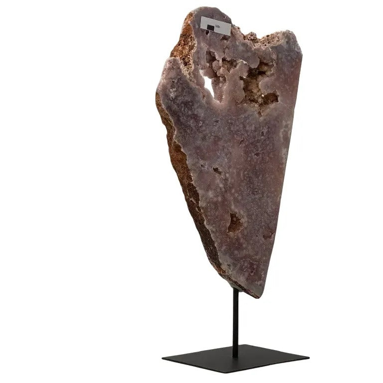 Roze ametist slab op metalen standaard