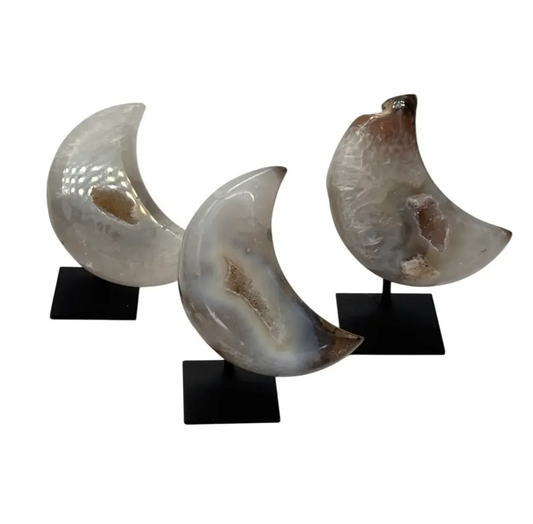 Agaat maan klein op standaard met druzy