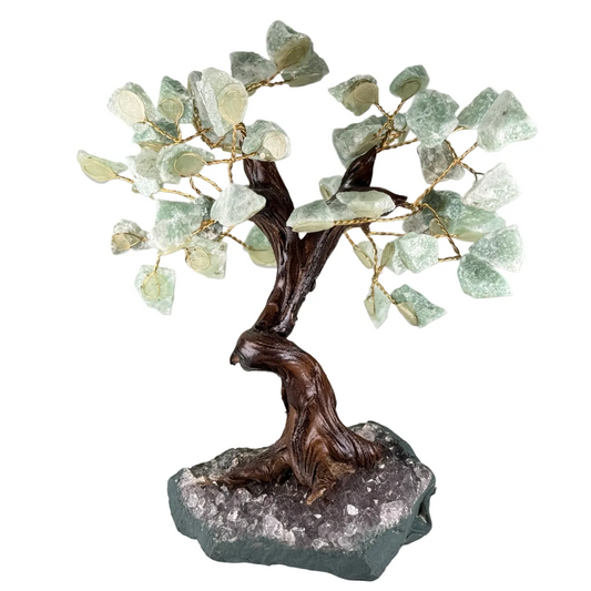 Klein Edelsteenboompje met Groene Kwartsbladeren op Amethist Cluster