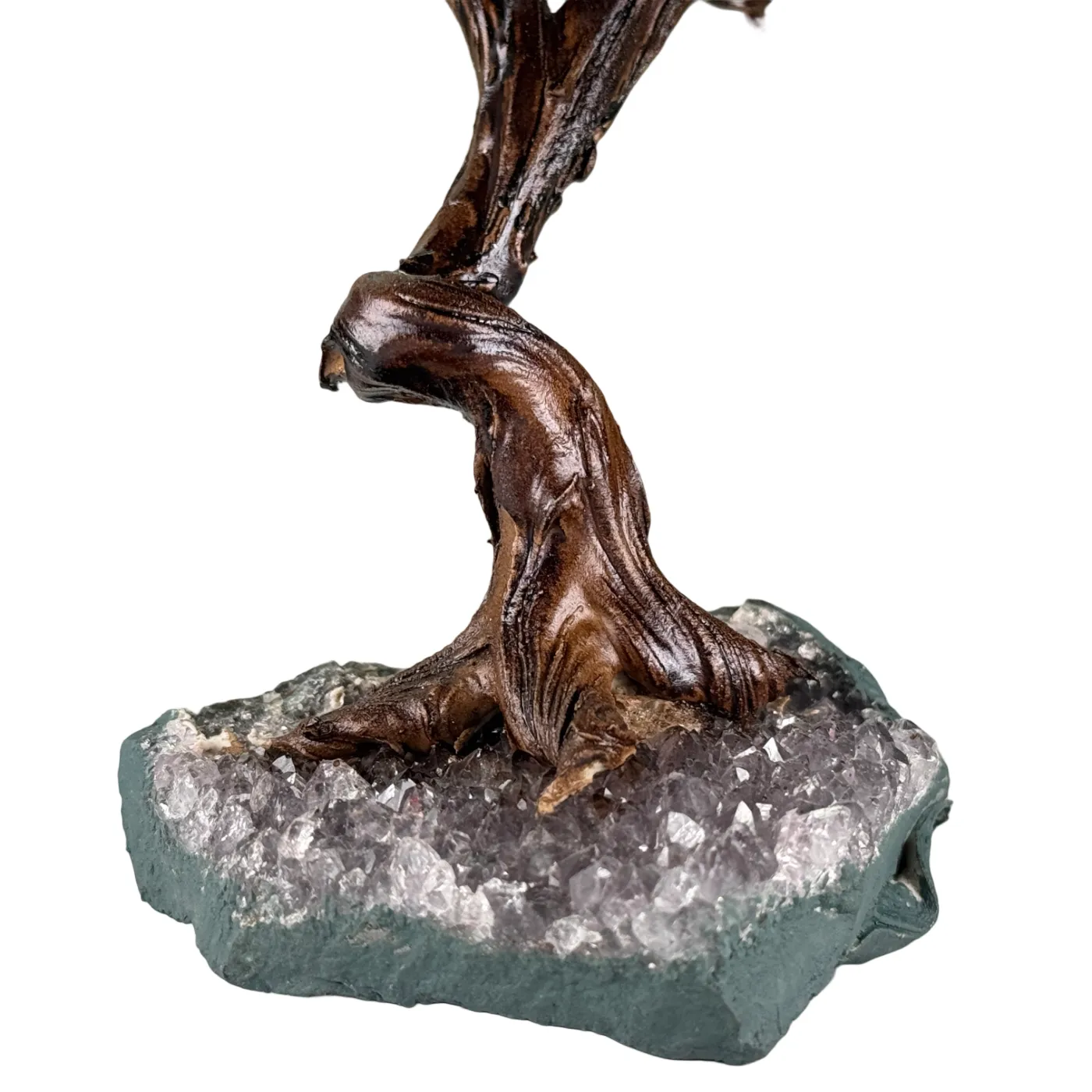 Klein Edelsteenboompje met Groene Kwartsbladeren op Amethist Cluster