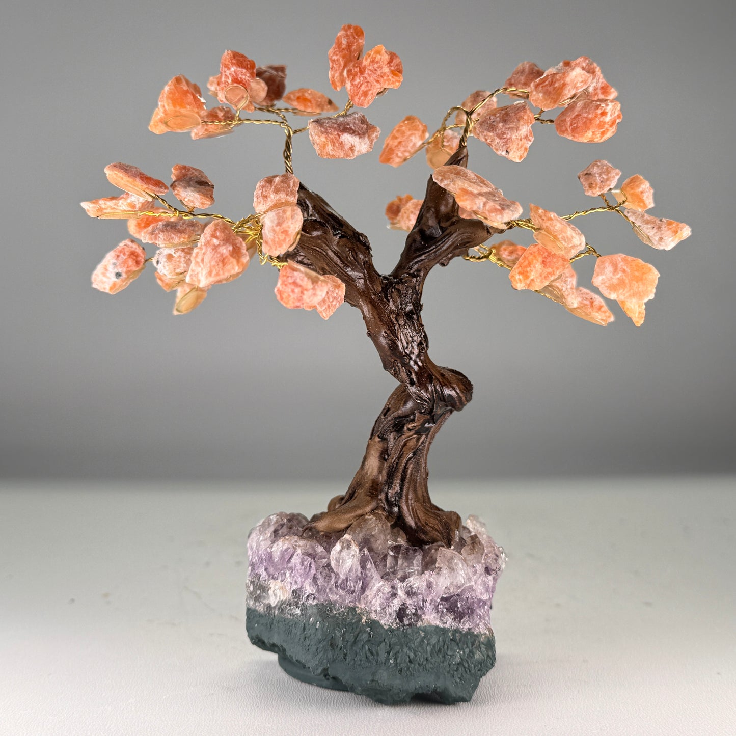 Klein Edelsteenboompje met Orchidee Calcietbladeren op Amethist Cluster