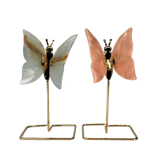 Vlinder van blauwe onyx/dolomiet op hoge standaard