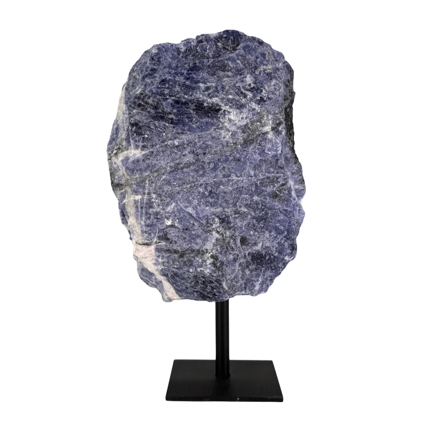 Ruwe Sodaliet op Zwarte Metalen Standaard – uit Brazilië