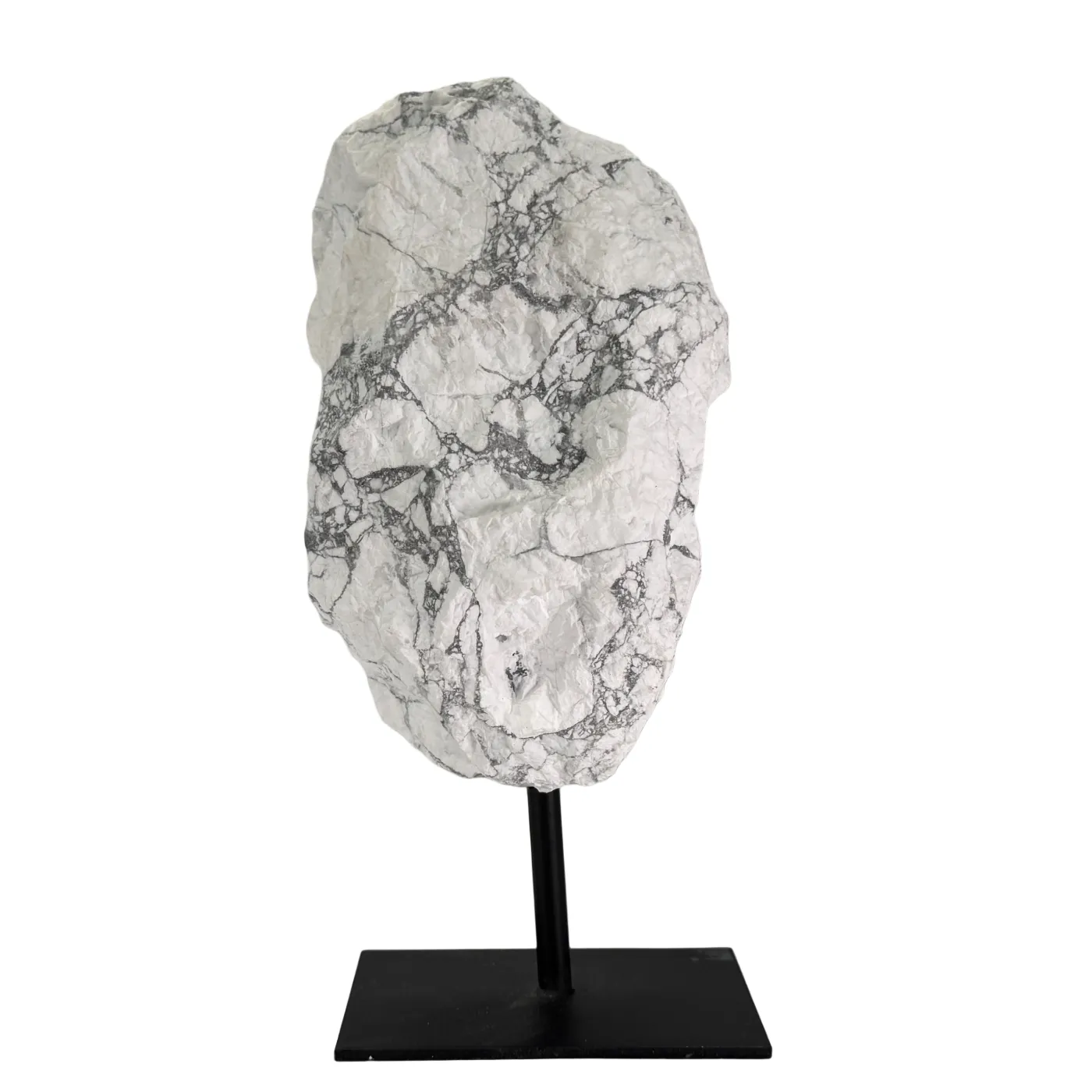 Ruwe Howliet op Zwarte Metalen Standaard – uit Brazilië