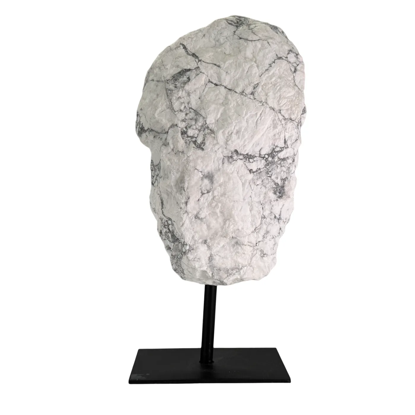 Ruwe Howliet op Zwarte Metalen Standaard – uit Brazilië