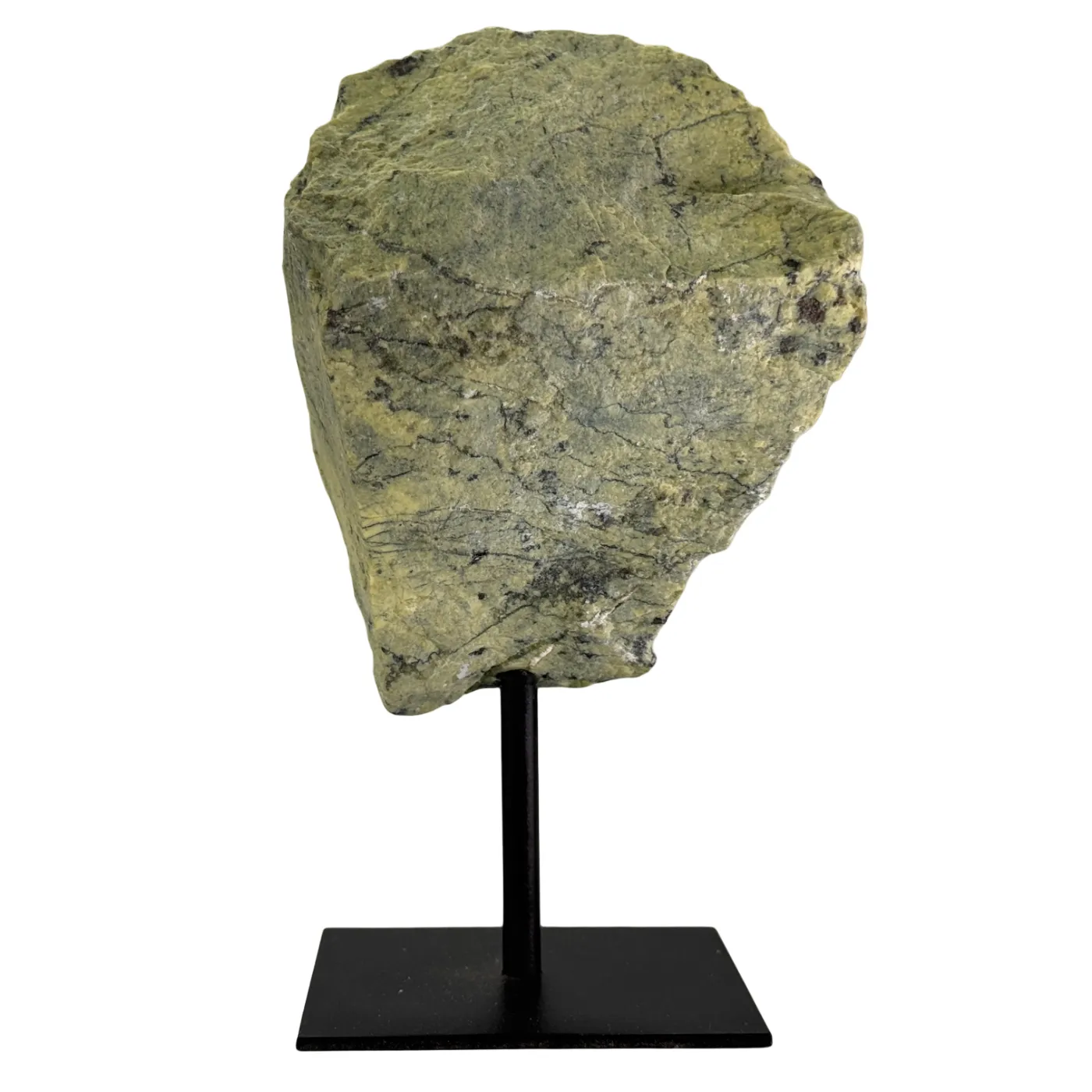 Ruwe Serpentijn op Zwarte Metalen Standaard – uit Brazilië